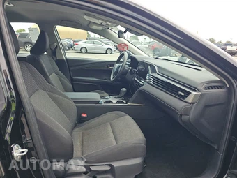 2025 Toyota Camry LE - miniatura 8