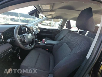 2025 Toyota Camry LE - miniatura 7