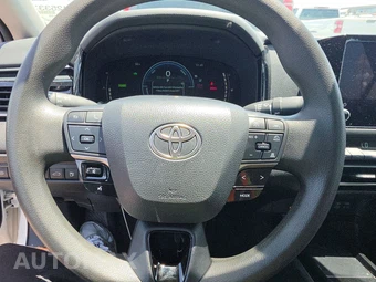2025 Toyota Camry LE - miniatura 10
