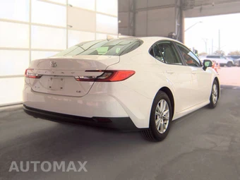 2025 Toyota Camry LE - miniatura 4