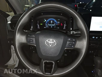 2025 Toyota Camry LE - miniatura 10