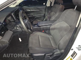 2025 Toyota Camry LE - miniatura 7