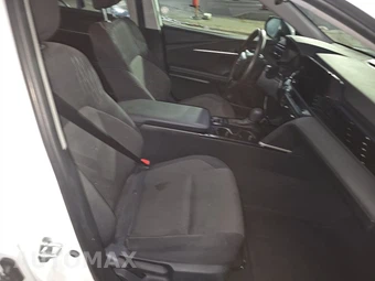 2025 Toyota Camry LE - miniatura 8