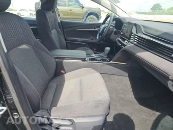 2025 Toyota Camry LE - miniatura 8