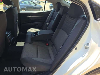 2025 Toyota Camry LE - miniatura 10
