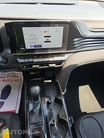 2025 Toyota Camry LE - miniatura 7