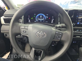 2025 Toyota Camry LE – miniatura 10