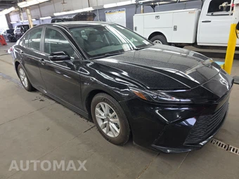 2025 Toyota Camry LE – miniatura 3