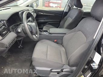 2025 Toyota Camry LE – miniatura 7