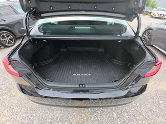2025 Toyota Camry LE - miniatura 14