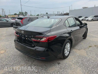 2025 Toyota Camry LE - miniatura 3