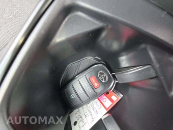 2025 Toyota Camry LE - miniatura 8