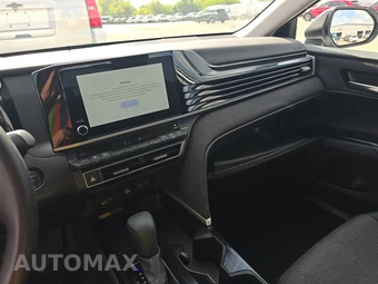 2025 Toyota Camry LE - miniatura 11