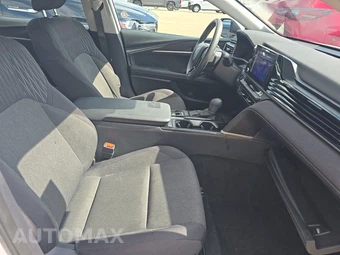 2025 Toyota Camry LE - miniatura 8
