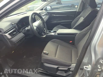 2025 Toyota Camry LE - miniatura 7