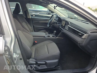 2025 Toyota Camry LE - miniatura 8