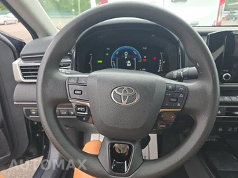 2025 Toyota Camry LE - miniatura 10