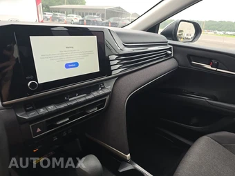 2025 Toyota Camry LE - miniatura 11