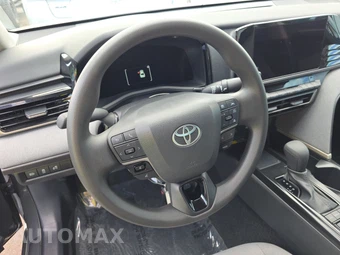 2025 Toyota Camry LE - miniatura 10