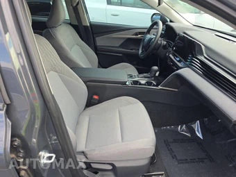 2025 Toyota Camry LE - miniatura 8