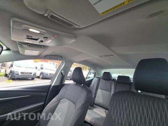 2025 Toyota Camry LE - miniatura 12