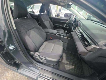 2025 Toyota Camry LE - miniatura 19