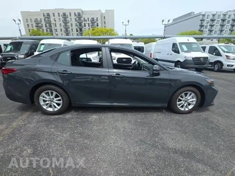 2025 Toyota Camry LE - miniatura 5