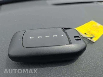 2025 Toyota Camry LE - miniatura 9