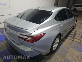 2025 Toyota Camry LE - miniatura 3