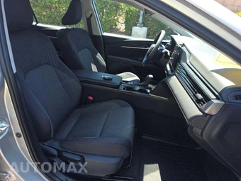 2025 Toyota Camry LE - miniatura 15