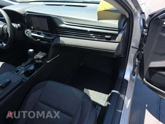 2025 Toyota Camry LE - miniatura 16