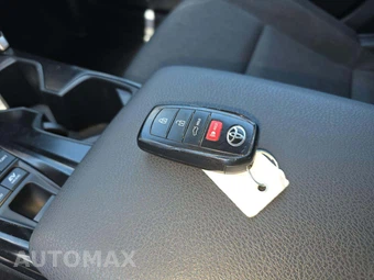 2025 Toyota Camry LE - miniatura 5