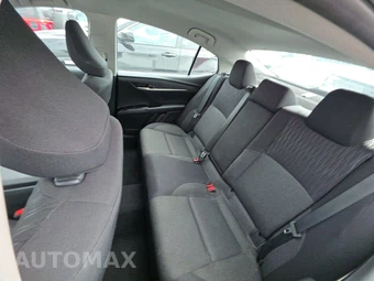 2025 Toyota Camry LE - miniatura 13