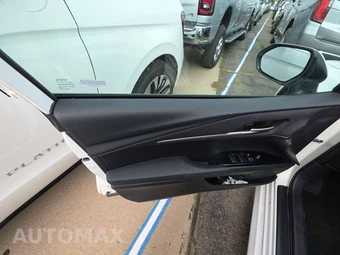 2025 Toyota Camry LE - miniatura 9