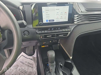 2025 Toyota Camry LE - miniatura 7