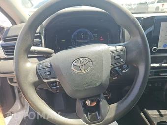 2025 Toyota Camry LE - miniatura 10