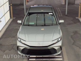 2025 Toyota Camry LE - miniatura 2