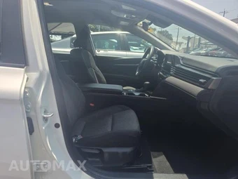 2025 Toyota Camry LE - miniatura 24