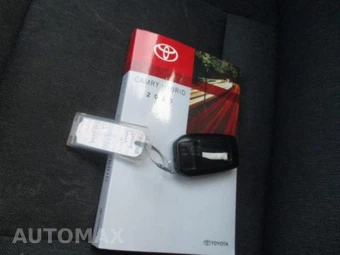 2025 Toyota Camry LE - miniatura 10