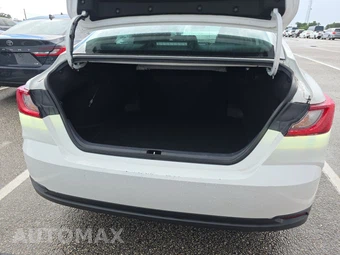 2025 Toyota Camry LE - miniatura 16