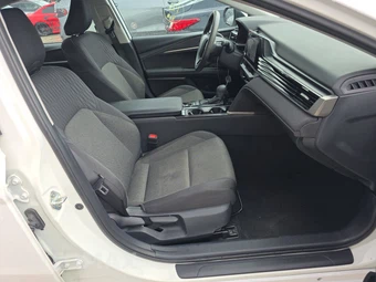 2025 Toyota Camry LE - miniatura 8