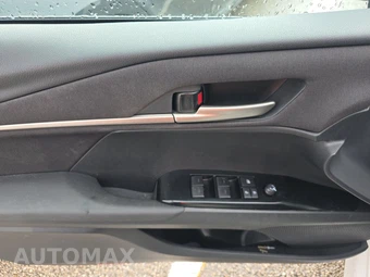 2025 Toyota Camry LE - miniatura 9