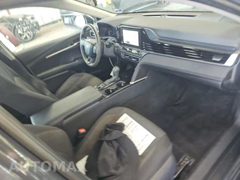 2025 Toyota Camry LE - miniatura 30