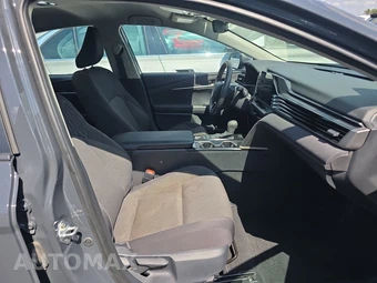 2025 Toyota Camry LE - miniatura 8