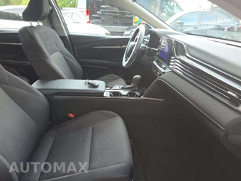 2025 Toyota Camry LE - miniatura 18