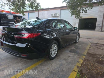 2025 Toyota Camry LE - miniatura 3