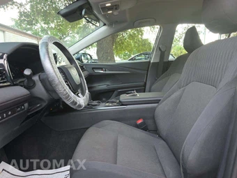 2025 Toyota Camry LE - miniatura 6