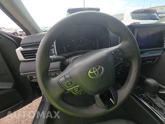 2025 Toyota Camry LE - miniatura 10