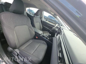 2025 Toyota Camry LE - miniatura 8