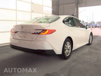 2025 Toyota Camry LE - miniatura 4